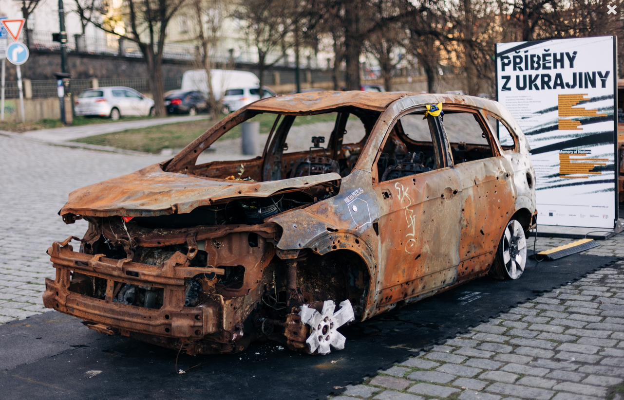 Příběhy z Ukrajiny – vraky aut